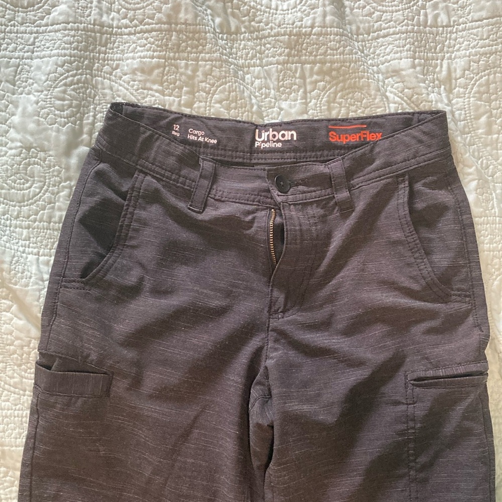 Boys Urban Pipeline size 12 cargo shorts black with grey lines